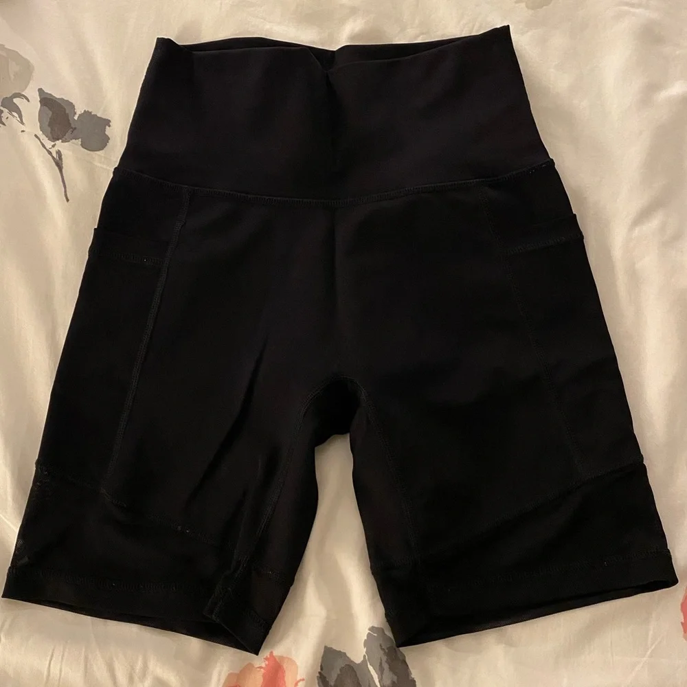 MOVING SALE Aerie Mesh Pocket Bike Shorts Black Medium - Picture 2 of 10